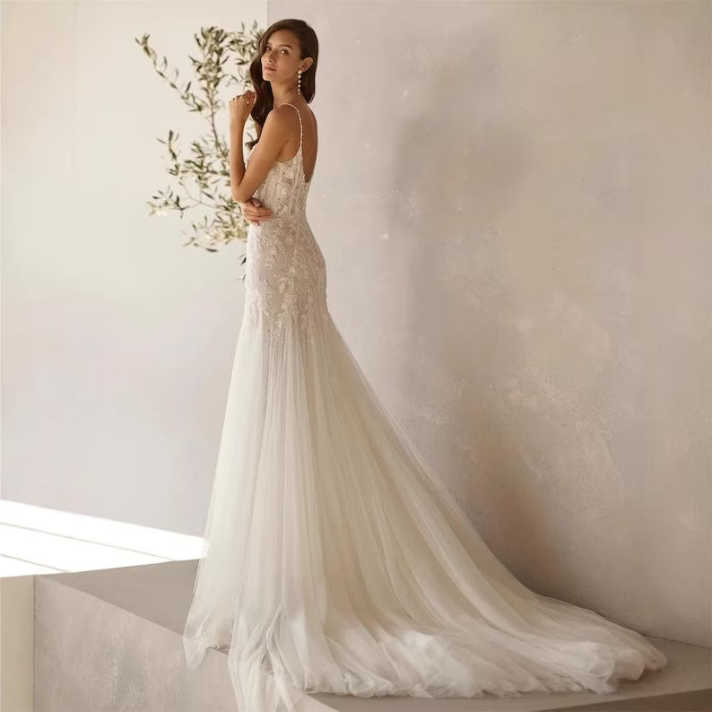 Elegant Lace Wedding Dress Lace Appliqué Overlay, Classic Tulle Bridal Gown, Romantic Train, Elegant Princess