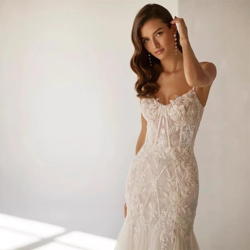 Elegant Lace Wedding Dress Lace Appliqué Overlay, Classic Tulle Bridal Gown, Romantic Train, Elegant Princess